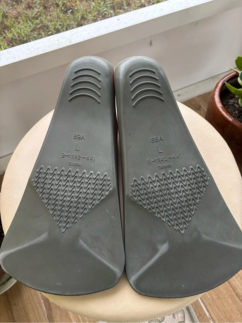 TYR Burner EBPMen’s  orange and Gray Swim Mules